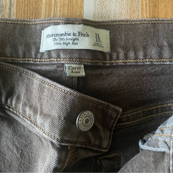 Abercrombie 90’s Straight Ultra High Rise Jeans - Picture 6 of 6